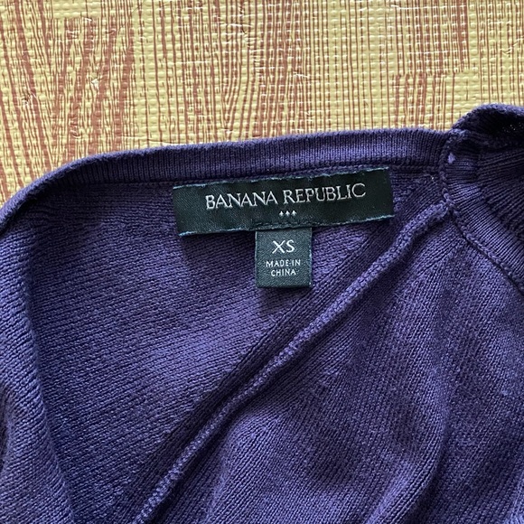 Banana Republic mock neck with cut out size XS - Picture 4 of 4